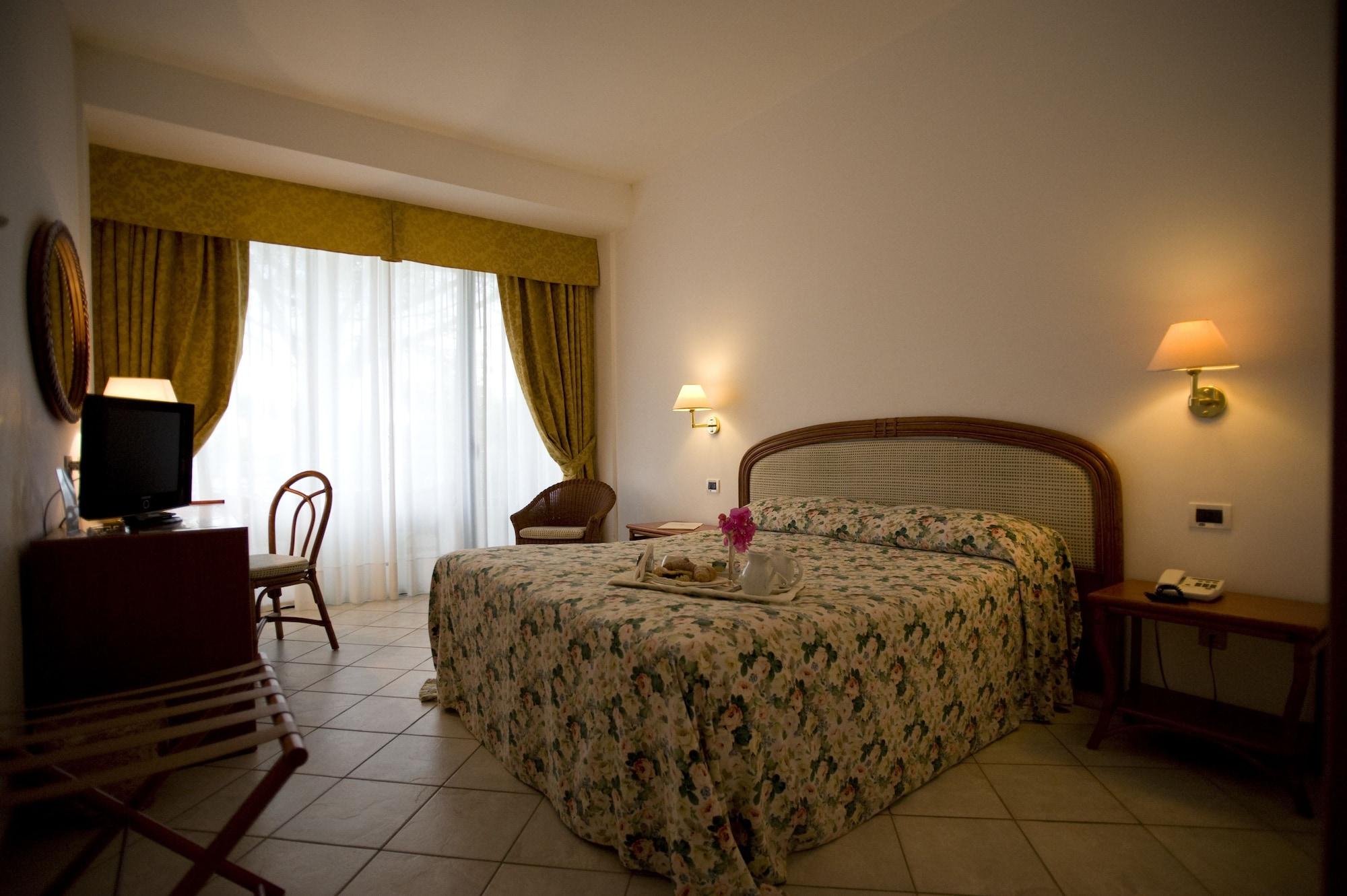 Hotel Sierra Silvana Selva Di Fasano Ngoại thất bức ảnh